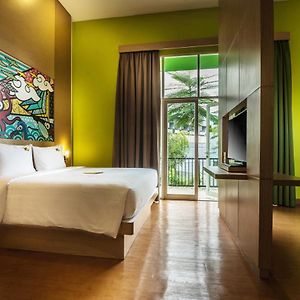 Maxonehotels At Resort Makassar